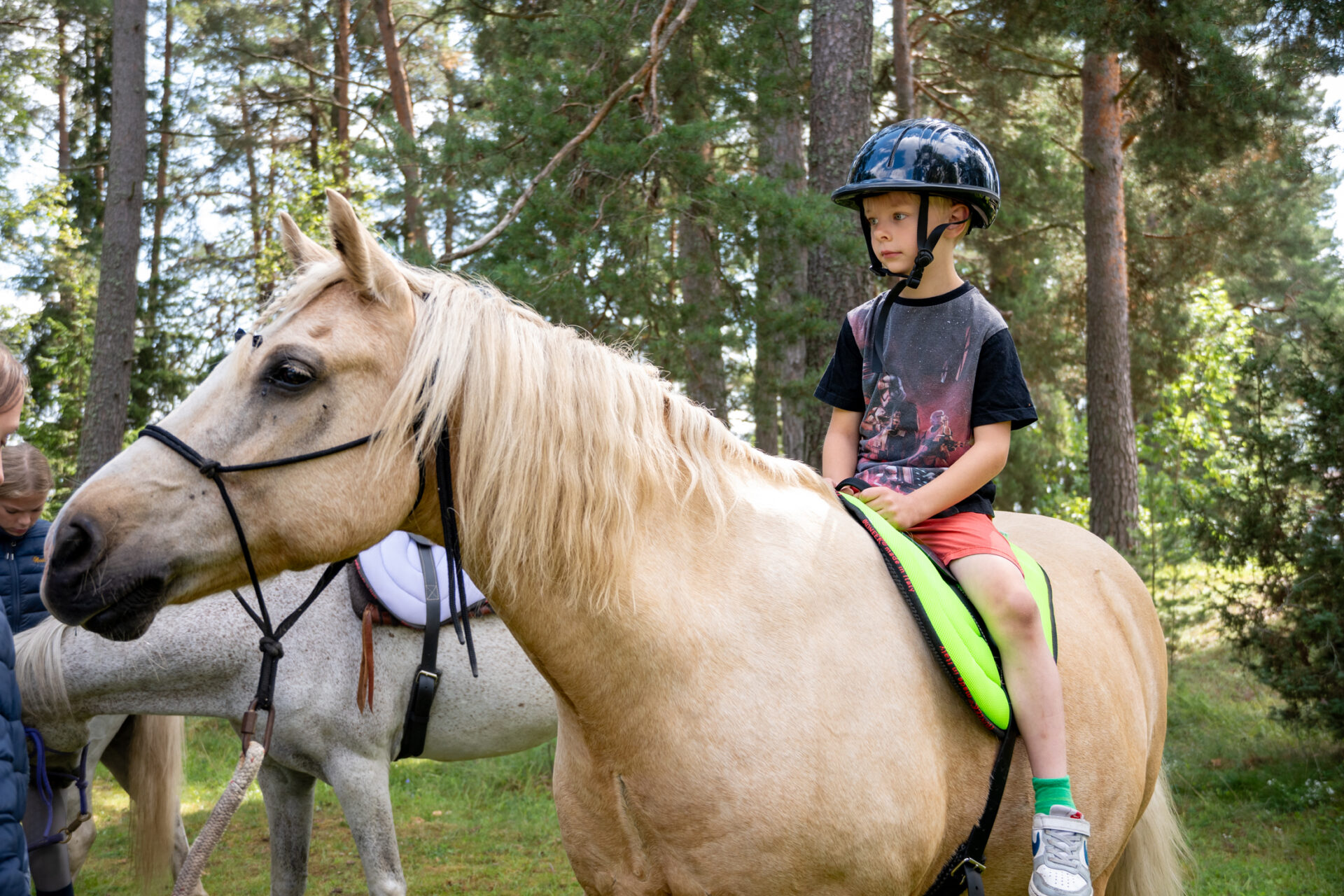 Sam Björkman på ponny.
