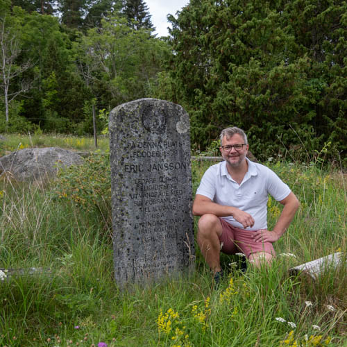 Fredrik Eriksson - Grosshandlaren Fredrik Eriksson, Grosshandlaren i Enköping som bevarar minnen, bland annat just nu Super 8 och standard 8 filmrullar.