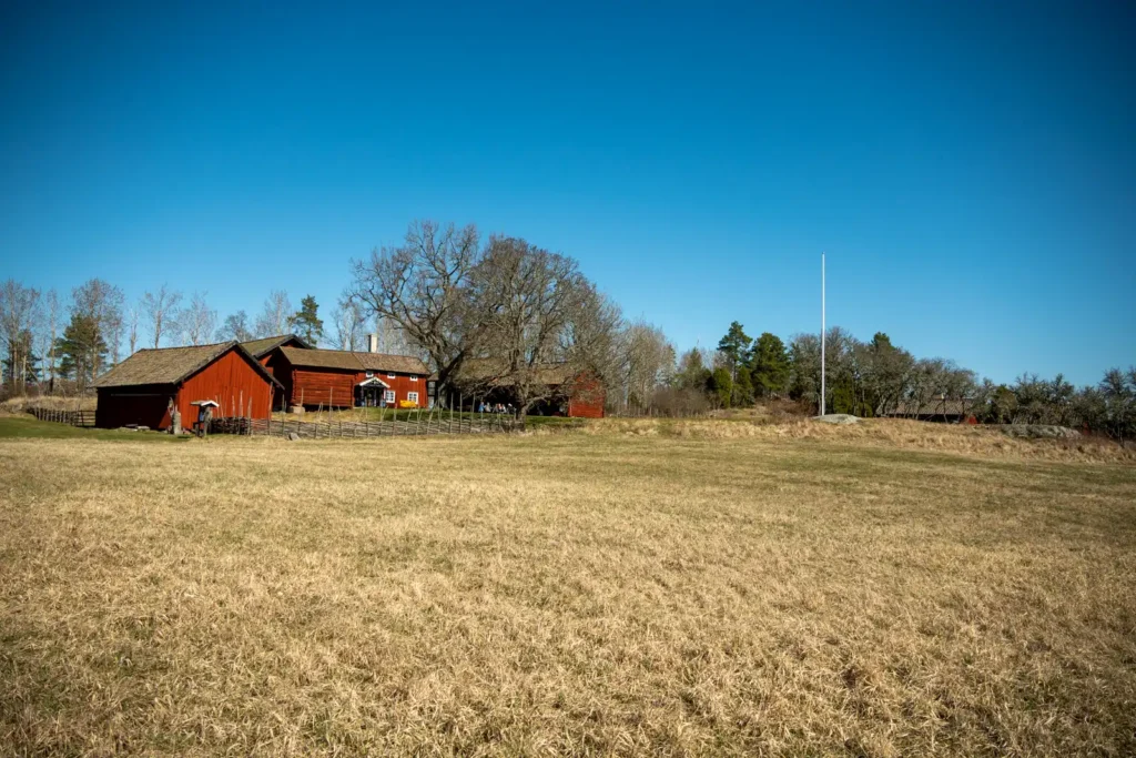 Vy över Härledgården från sydväst.