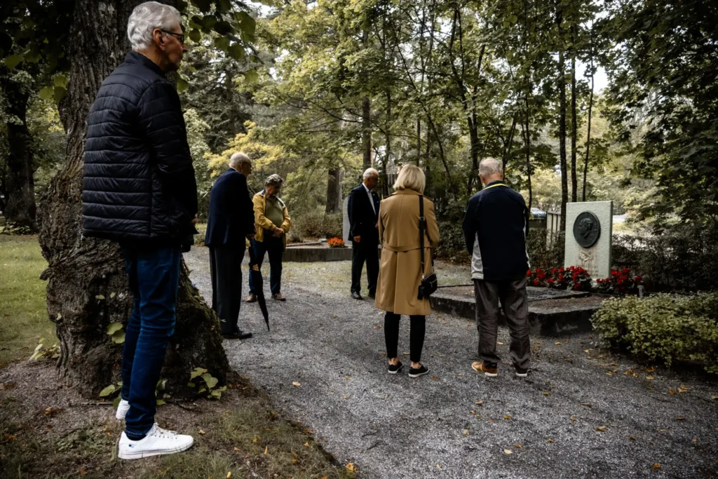 Tyst minut vid J.P. Johanssons gravplats.